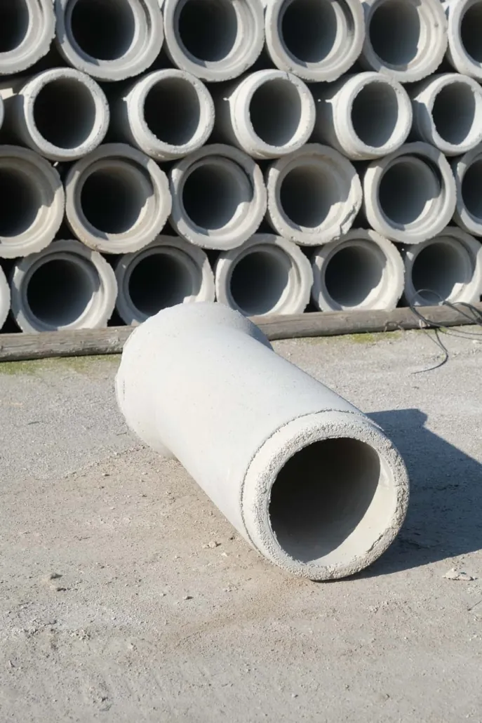 Ø200–Ø600 mm muflu beton borular; yağmur suyu ve kanalizasyon hatları için.